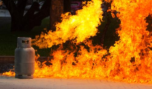 Sicherheit im Brandschutz Stichflamme