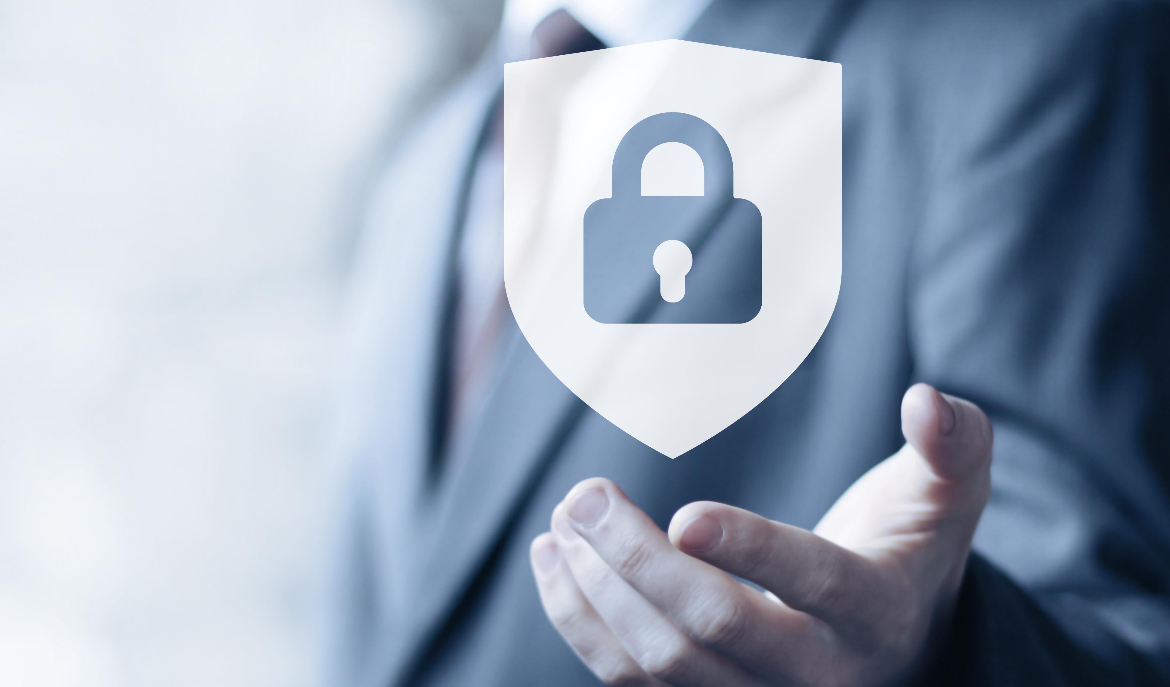 Datenschutz in der Zahnarztpraxis Offene Hand mit Schloss