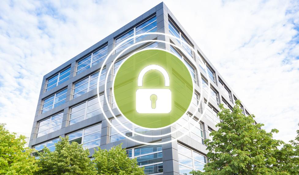 Jetzt zum Datenschutzbeauftragten ausbilden lassen Firmengebäude mit Schlosssymbol